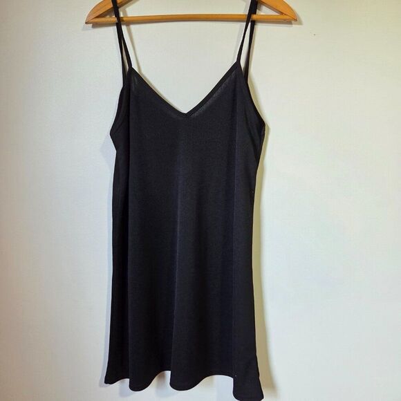 EUC PRETTY LITTLE THING BLACK DOUBLE V NECK TANK SHORT DRESS SIZE 8 / WOMENS SM - Picture 2 of 13